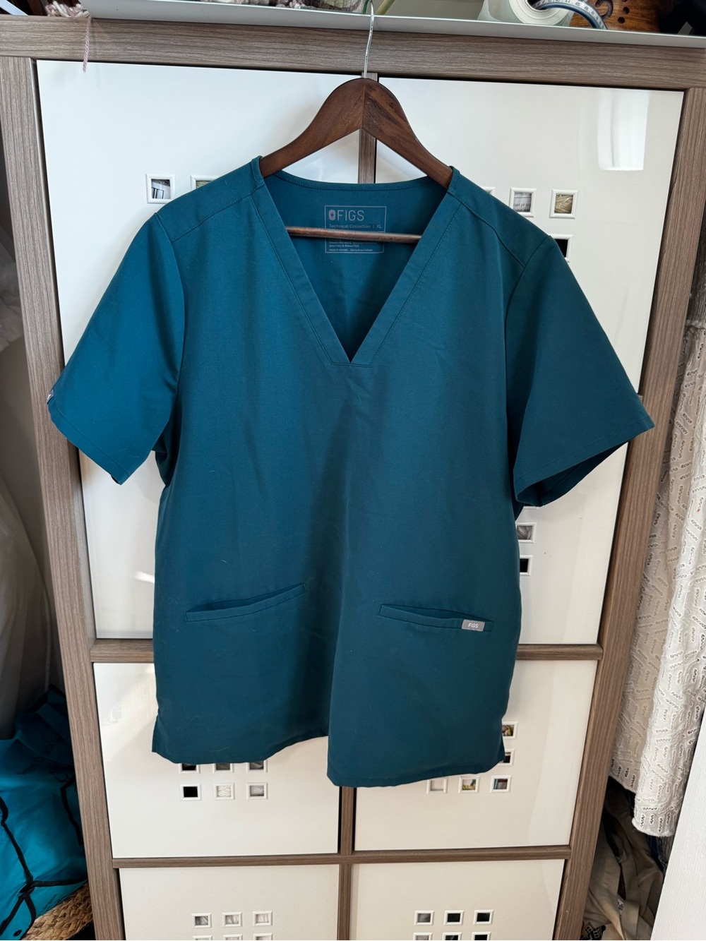 FIGS Teal Scrub Top - Size XL